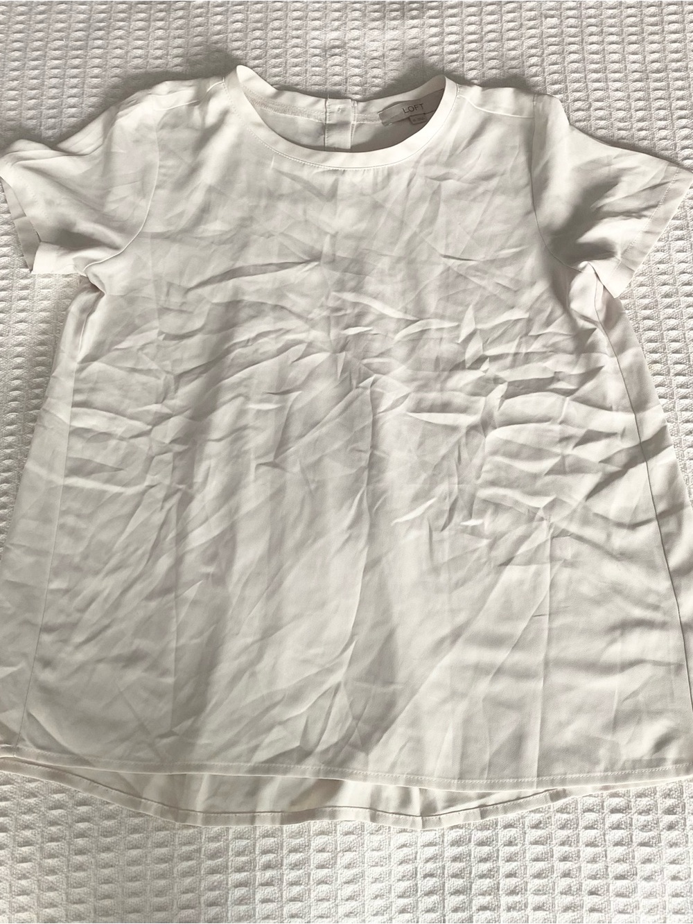 LOFT Cream Short-Sleeve Crewneck flowy blouse XS